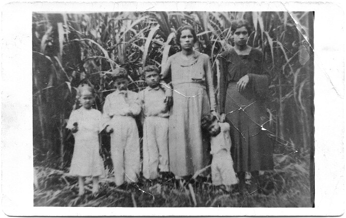 Sisters - Guadalupe and Maria Garcia de Alba & Maria's children - 1934 x